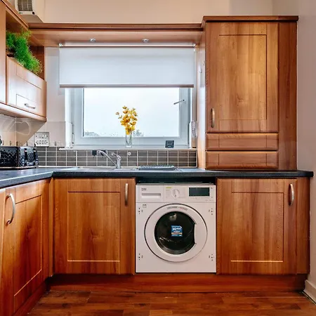 Charming 3-bed Free Parking West End