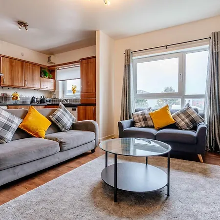 Charming 3-bed Free Parking West End Apartment *