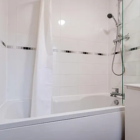 Charming 3-bed Free Parking West End