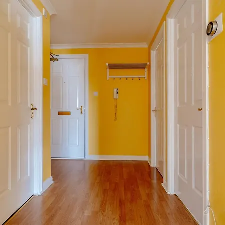 Chic 2-bed Near Centre