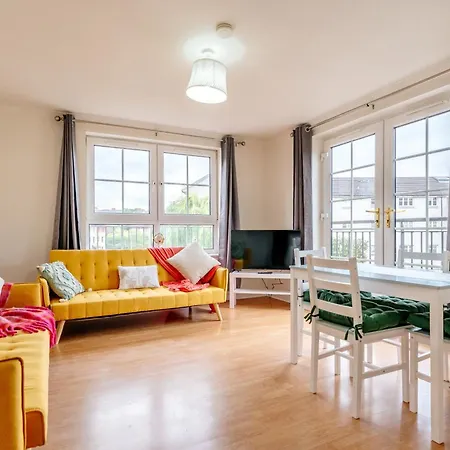 Apartment Chic 2-bed Near Centre