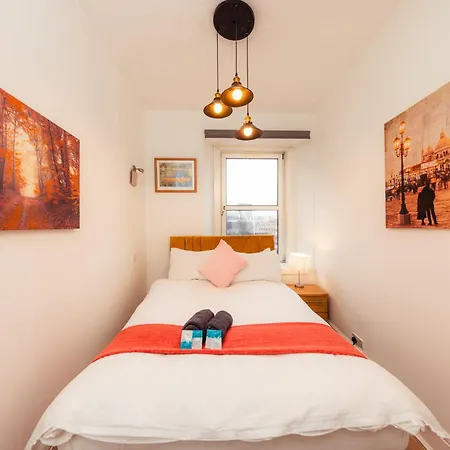 Central Edinburgh Apartment By The Castle Edinburgh