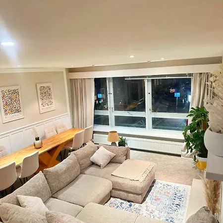 Duplex - Centre 4-bed Retreat *