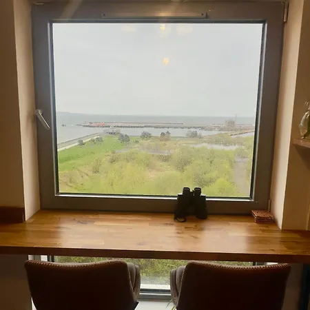 Ocean View Flat With Cozy Vibes