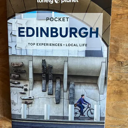 Victorian With Car Parking In Driveway, Murrayfield *