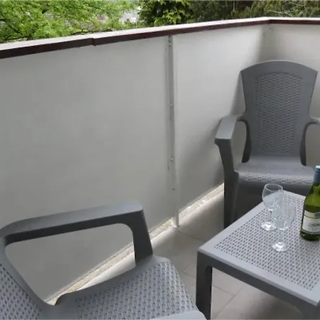 Family-friendly Flat Walkable From Princess Street