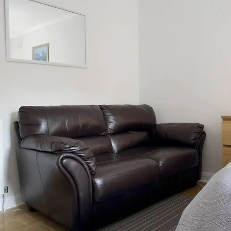Family-friendly Flat Walkable From Princess Street Apartamento *