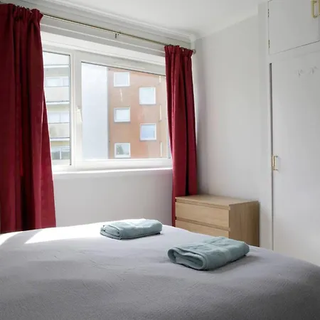 Family-friendly Flat Walkable From Princess Street