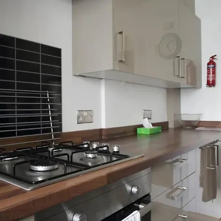 Family-friendly Flat Walkable From Princess Street