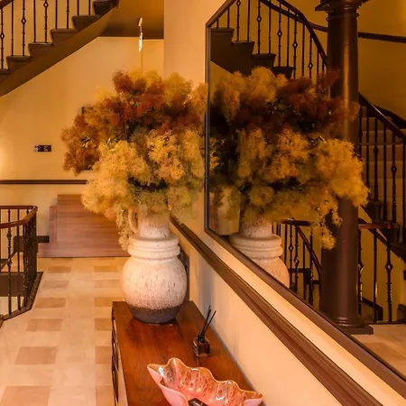 3 John's Place Townhouse 4*