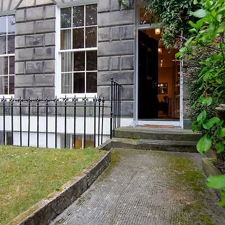 Spacious Flat Near Centre 아파트