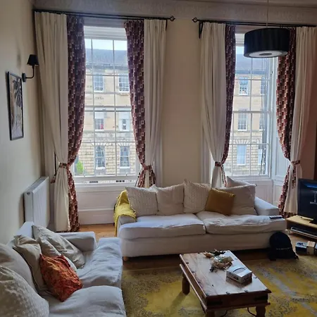 3 Double-bed Georgian In Prime Location Apartment Edinburgh