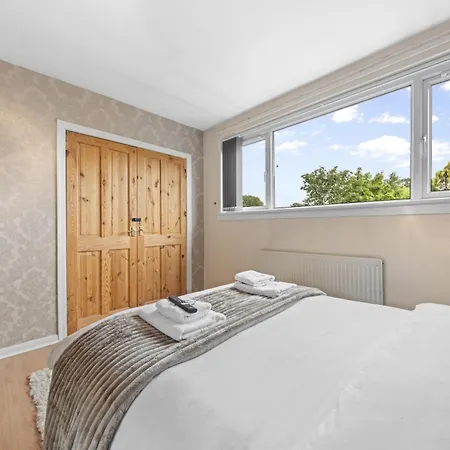 Strathalmond 4 Bedroom House - Holiday home *