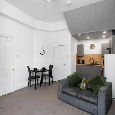 Sleek Canalside In * Edinburgh