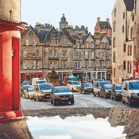 Spacious Boutique Two-bedroom Next To The Castle Edinburg