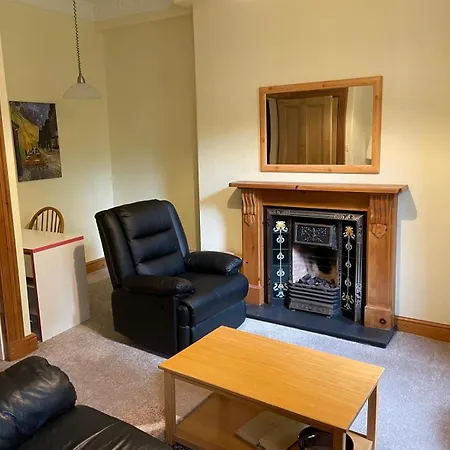 Spacious, Central, One Bedroom Flat *
