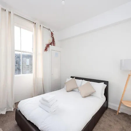 Cosy 2-bedroom Flat Close To Centre * Edimburgo