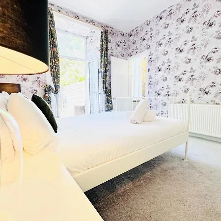 Апартаменты Centre Escape With Private Garden