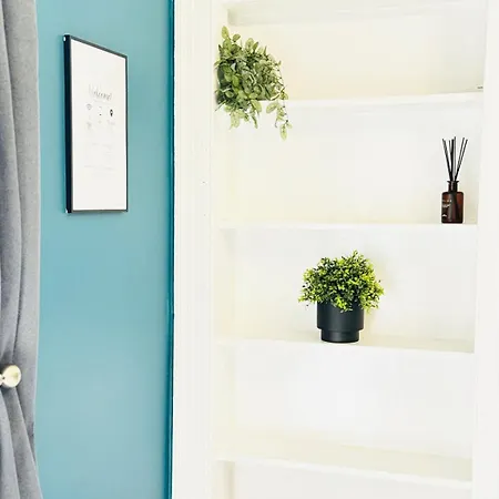 Centre Escape With Private Garden Апартаменты *