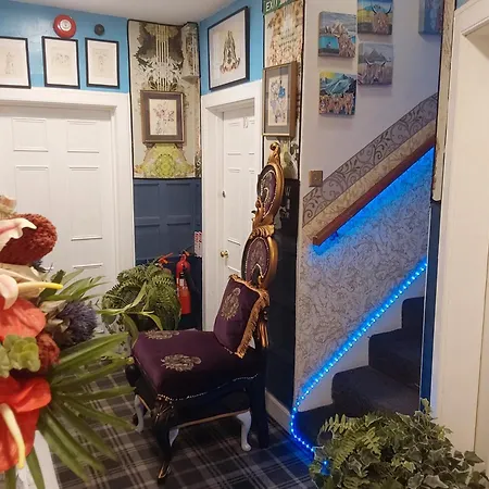 Pensión East Claremont 4*