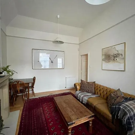 Little West End * إدنبرة