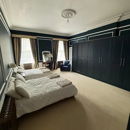 Entire In Centre * 爱丁堡