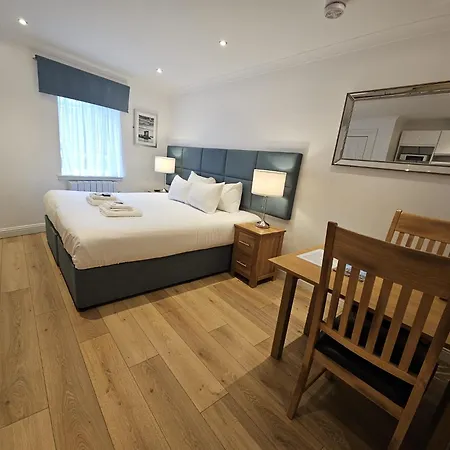 Edinburgh Aparthotel 4*