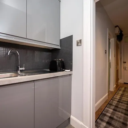 Cosy 1 Bed Flat 5 Minutes To The Edinburgh