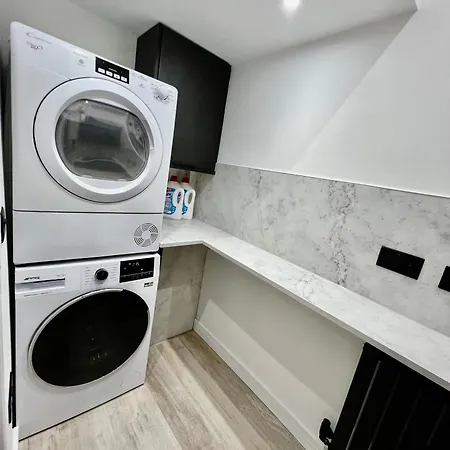 Easter Cosy 4 Bedroom - דירה