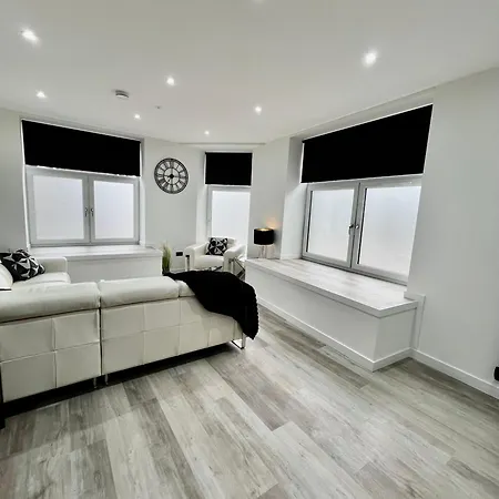 Easter Cosy 4 Bedroom - דירה *