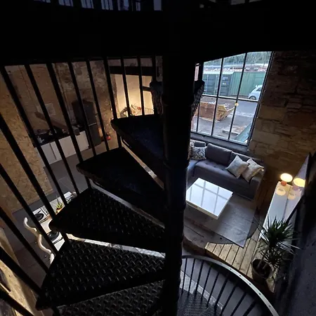 Hidden Wellhouse Apartment *