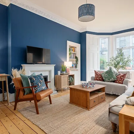 Homely 2 Bedroom - Pass The Keys Edinburgh