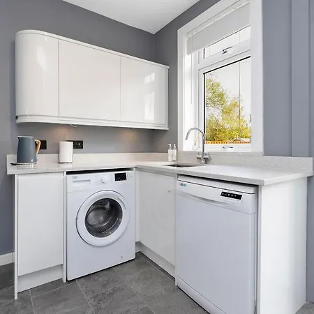 Crewe - Stylish 2 Bedroom Apt, Garden, Free Parking, Edin Daire *