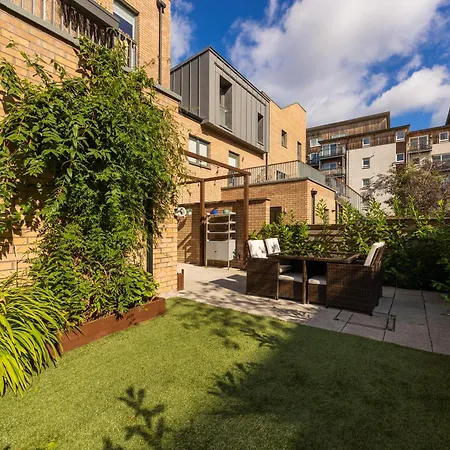 Gorgeous 3 Bed House Free Parking & Garden * Edimburgo