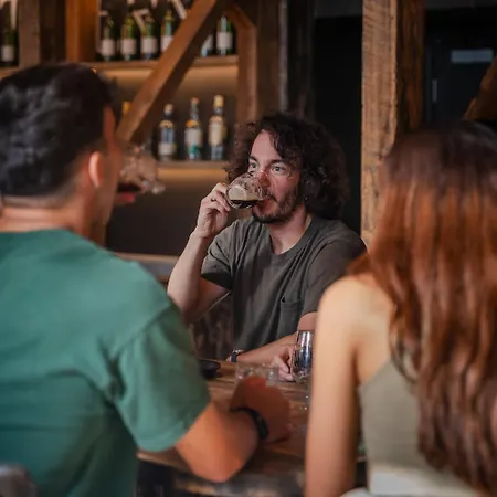 Code Pod - The Court - Albergue *