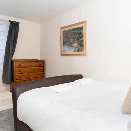 Brilliantly Located 2bd Flat Heart Of Edinburgh! شقة *