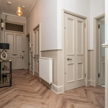 Pass The Keys Beautiful Modern Historical Flat Close To Castle Appartement