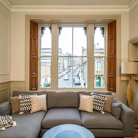 Appartement Pass The Keys Beautiful Modern Historical Flat Close To Castle