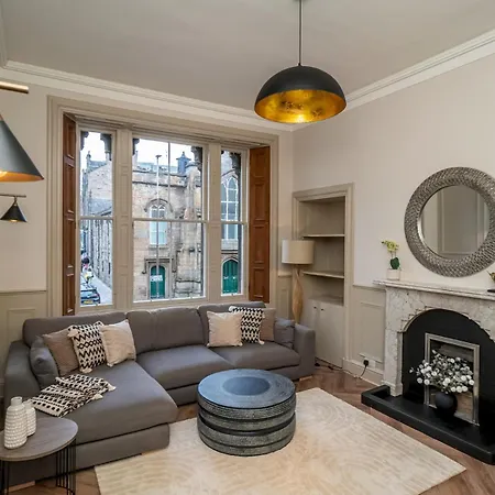 Pass The Keys Beautiful Modern Historical Flat Close To Castle Appartement