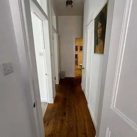 Apartment Bright 2 Bedroom Near The Meadows *