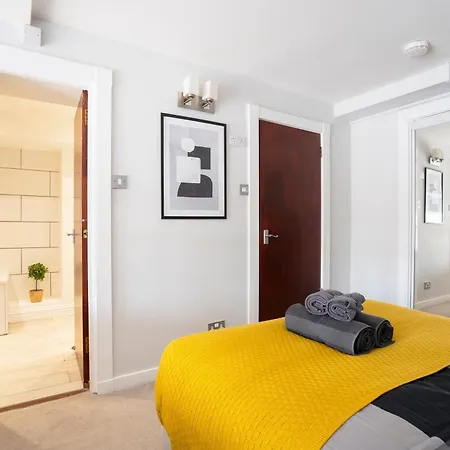 2bed-2bath Flat, Centre