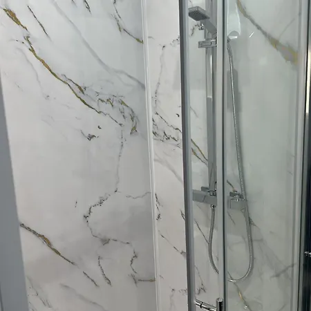 아파트 Centre Ground Floor 3 Bedroom *