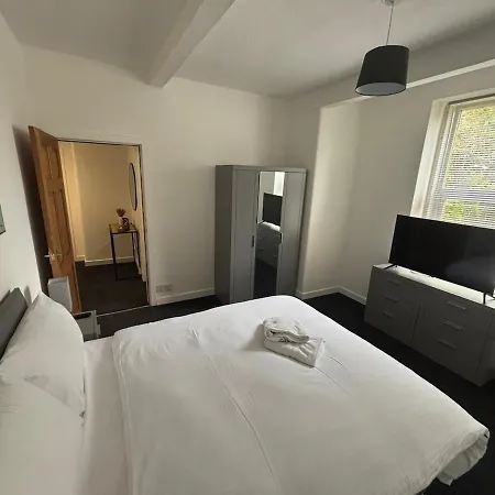 Spacious 3 Bed Modern