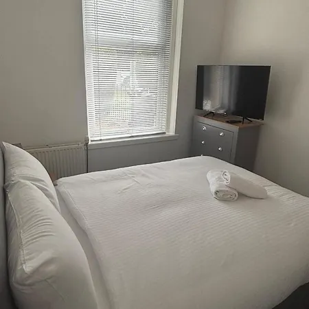 Spacious 3 Bed Modern *