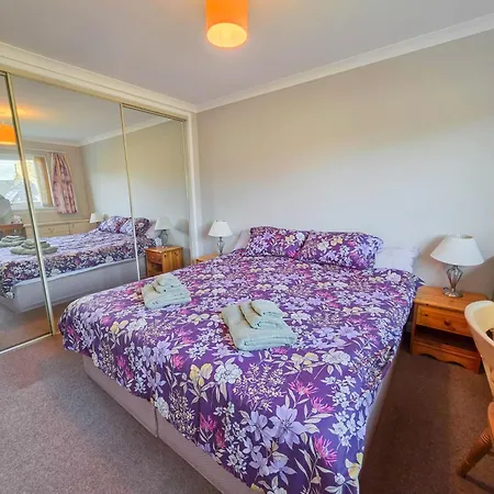 Feriehus 3 Bedroom Home, Peaceful Garden *