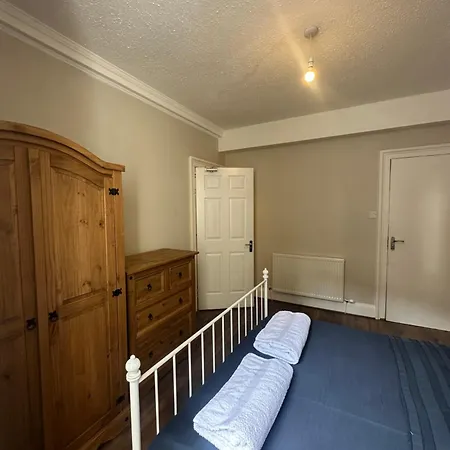 Daire Bright & Spacious Centre Flat, Unbeatable Location *