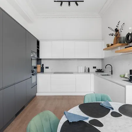 Апартаменты Edinburgh's Finest - Chic And Luxurious Shore *