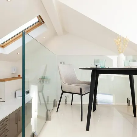 Argyl - The Foundry, A Bright One Bedroom House With Balcony Edimburgo