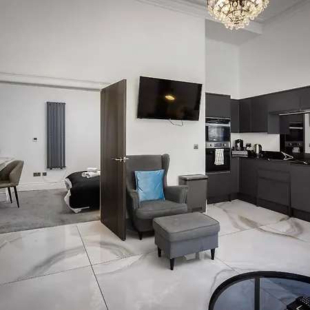 Luxury 2br On Royal Mile *