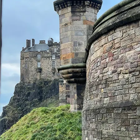 Chic 1bd Flat - Wviews Of Castle! *